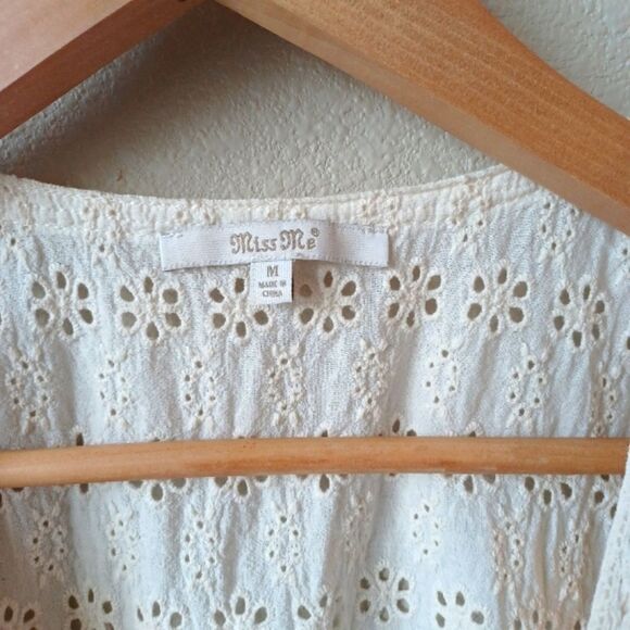 Miss Me Boho Vest Womens Medium Bohemian Hippie Flower Fringe Cut Out - Picture 6 of 11